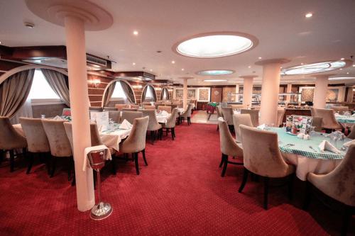 Imagen general del Hotel Nile Story, Nile Cruise, From Luxor Monday to Friday 4N, from Aswan Friday to Monday 3N. Foto 4