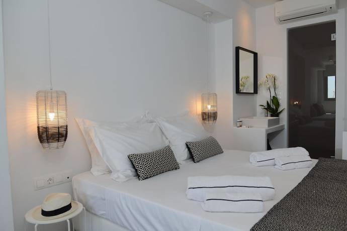 Imagen de la habitación del Hotel Nimbus Mykonos. Foto 10