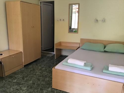 Imagen de la habitación del Hotel Nimpha Bungalows. Foto 14