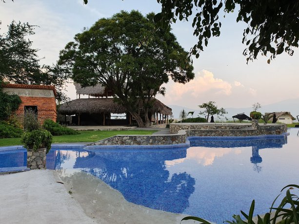 Imagen de la piscina del Hotel Nimue Marina Residence and Boutique. Foto 20