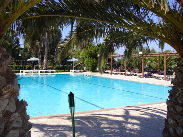 Imagen de la piscina del Hotel Nina Beach. Foto 8