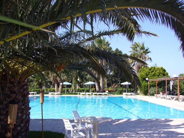 Imagen de la piscina del Hotel Nina Beach. Foto 9