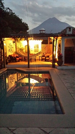 Imagen de la piscina del Hotel Nina Boutique. Foto 9