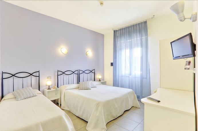 Imagen de la habitación del Hotel Nina, Marina di Bibbona. Foto 6
