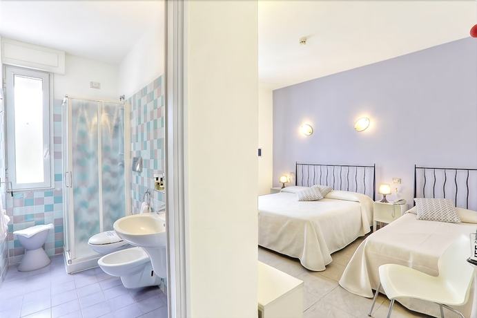 Imagen de la habitación del Hotel Nina, Marina di Bibbona. Foto 8