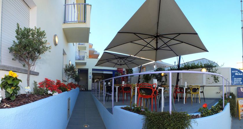Imagen del bar/restaurante del Hotel Nina, Marina di Bibbona. Foto 4