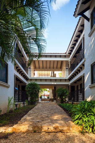 Imagen de los exteriores del Hotel Nina Playa Del Carmen. Foto 9