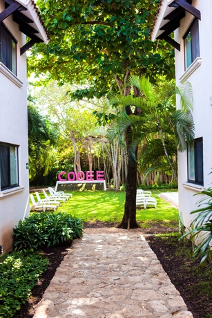 Imagen de los exteriores del Hotel Nina Playa Del Carmen. Foto 12