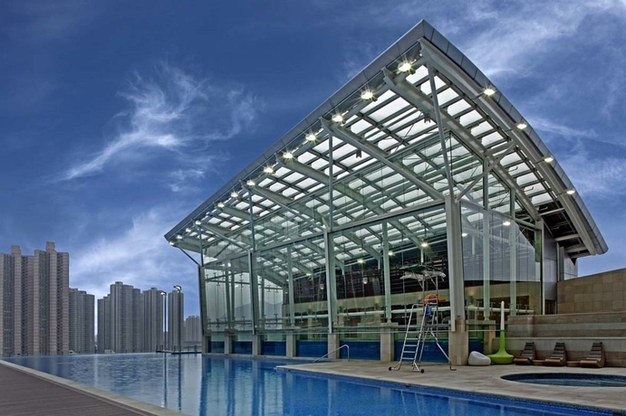 Imagen de la piscina del Hotel Nina Tsuen Wan West. Foto 15