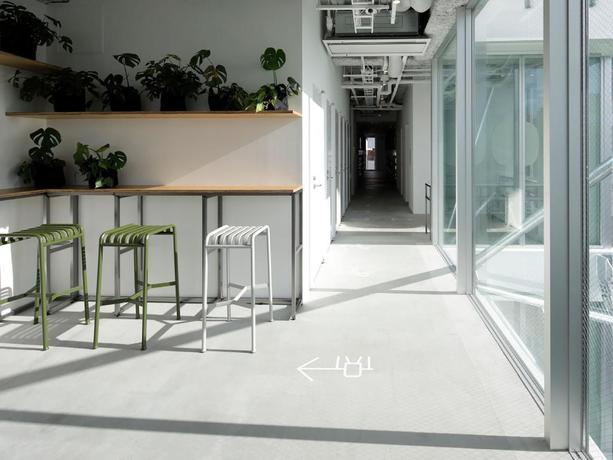 Imagen de los interiores del Hotel Nine Hours Shin Osaka Station. Foto 9