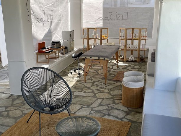 Imagen de la piscina del Hotel Ninemia Suites and Open air Spa. Foto 19