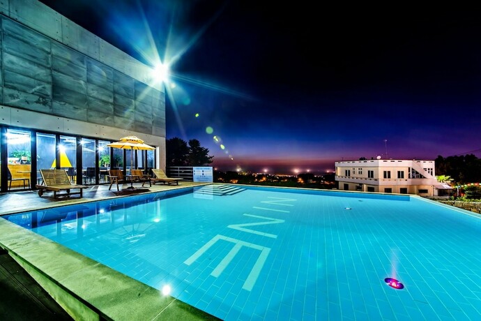 Imagen general del Hotel Ninespavill. Foto 7