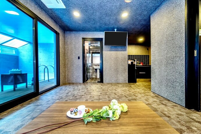 Imagen de la habitación del Hotel Ninespavill. Foto 16