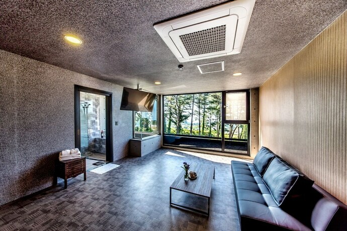 Imagen de la habitación del Hotel Ninespavill. Foto 36