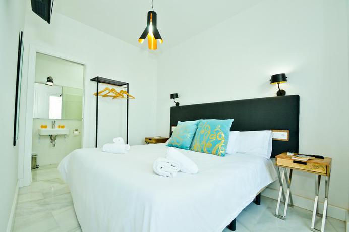 Imagen de la habitación del Hotel Ninesuites. Foto 3
