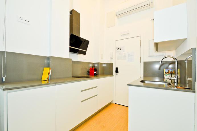 Imagen de la habitación del Hotel Ninesuites. Foto 7