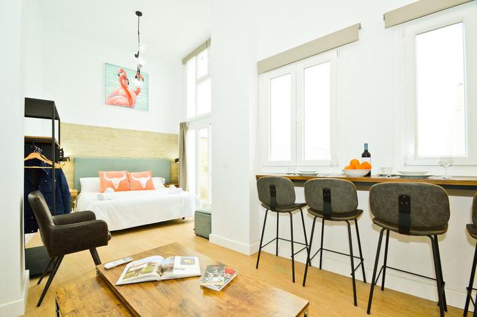 Imagen de la habitación del Hotel Ninesuites. Foto 8