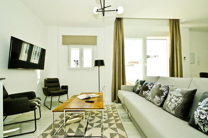 Imagen de la habitación del Hotel Ninesuites. Foto 11