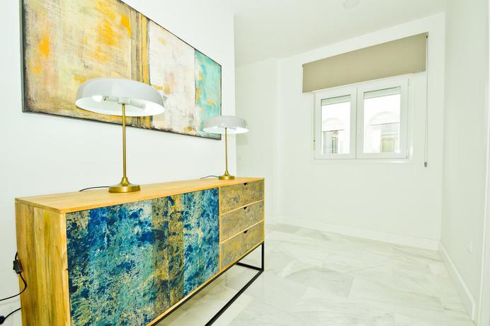 Imagen de la habitación del Hotel Ninesuites. Foto 12