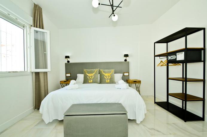 Imagen de la habitación del Hotel Ninesuites. Foto 15