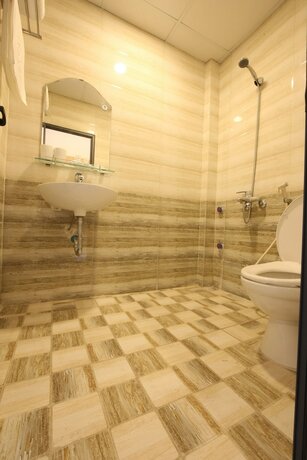 Imagen de la habitación del Hotel Ninety Nine Center. Foto 8