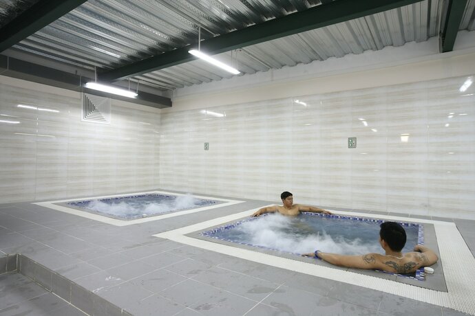 Imagen de los interiores del Hotel Ninety Nine Center. Foto 19