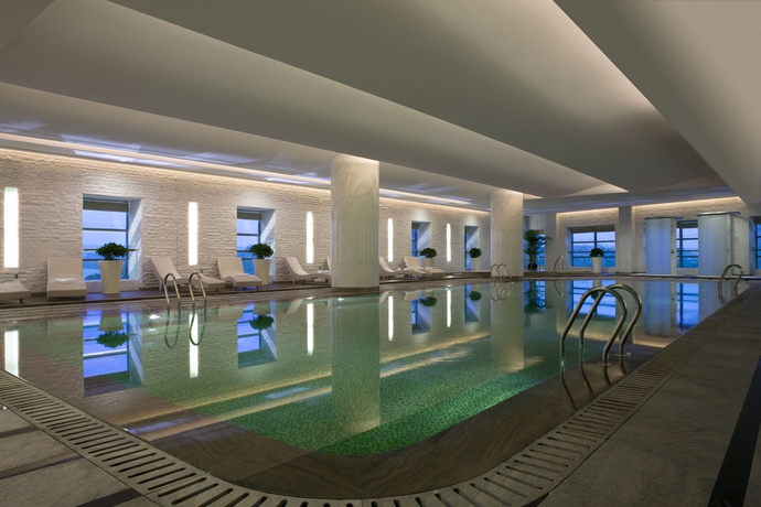 Imagen de la piscina del Hotel Ningbo Marriott. Foto 14