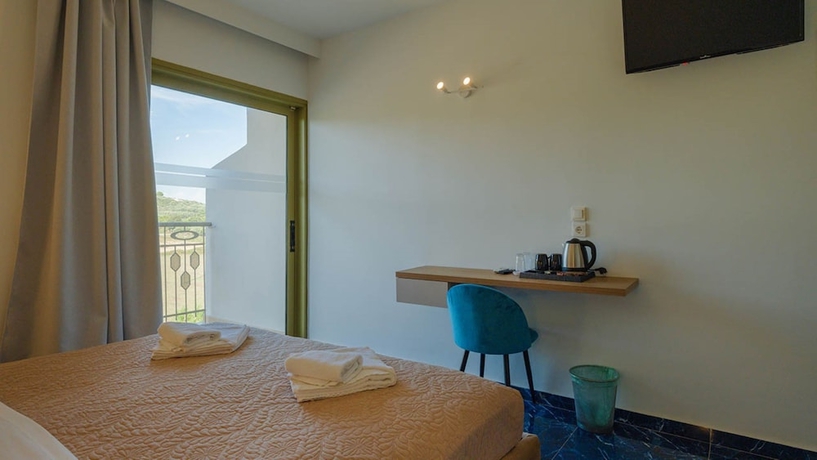 Imagen de la habitación del Hotel Ninos Grand Beach and Resort. Foto 5