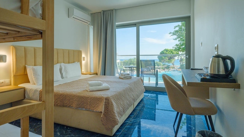 Imagen de la habitación del Hotel Ninos Grand Beach and Resort. Foto 11