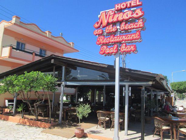 Imagen de la piscina del Hotel Ninos On The Beach. Foto 13