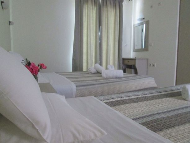 Imagen de la piscina del Hotel Ninos On The Beach. Foto 14