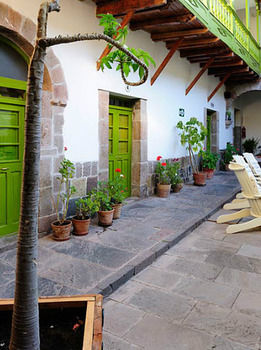 Imagen de los exteriores del Hotel Ni&ntilde;os Meloc. Foto 7