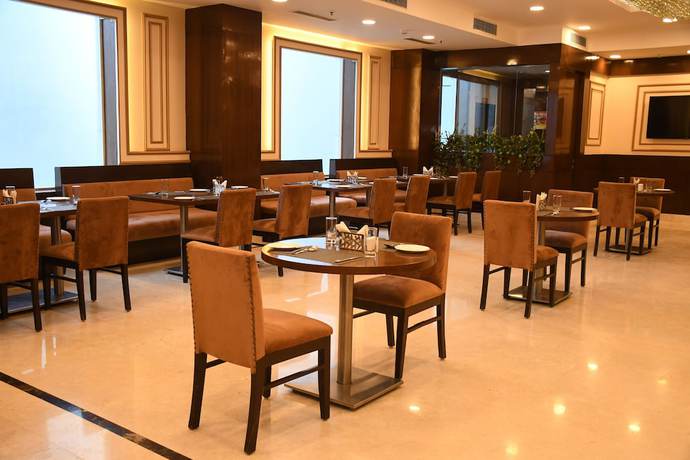 Imagen del bar/restaurante del Hotel Nio By Tarika, Sector-1, Noida. Foto 2