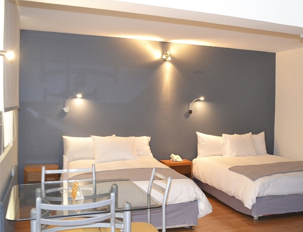 Imagen de la habitación del Hotel Nippon, Santiago Centro. Foto 6