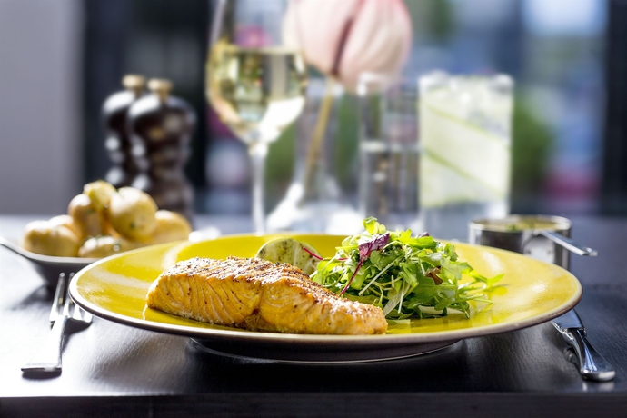 Imagen del bar/restaurante del Hotel Nira Caledonia. Foto 3