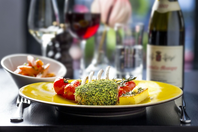 Imagen del bar/restaurante del Hotel Nira Caledonia. Foto 4