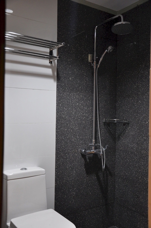 Imagen de la habitación del Hotel Nirain Suites. Foto 7