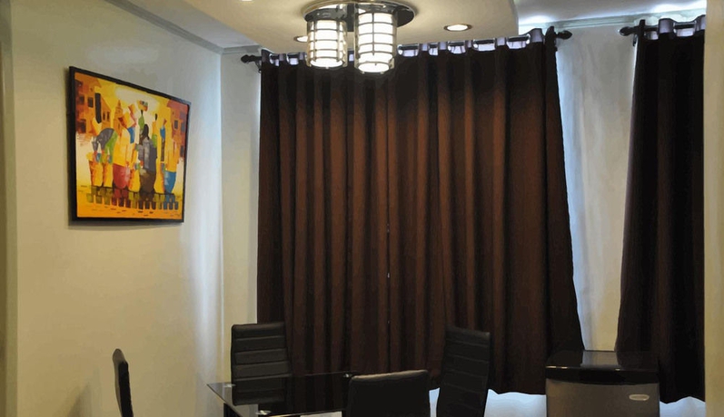 Imagen de la habitación del Hotel Nirain Suites. Foto 8