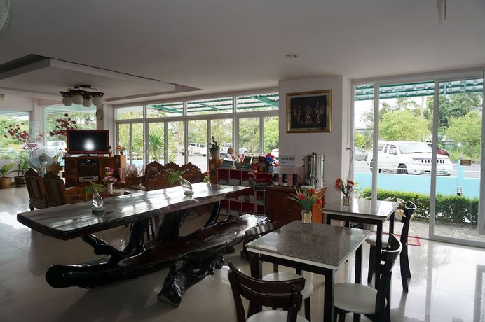 Imagen de los interiores del Hotel Nirakon. Foto 17