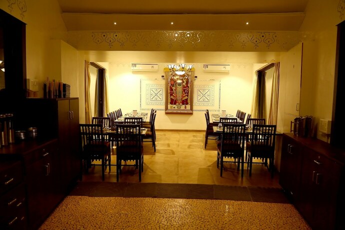 Imagen del bar/restaurante del Hotel Nirali Resorts. Foto 15