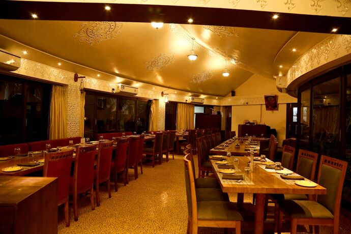 Imagen del bar/restaurante del Hotel Nirali Resorts. Foto 16