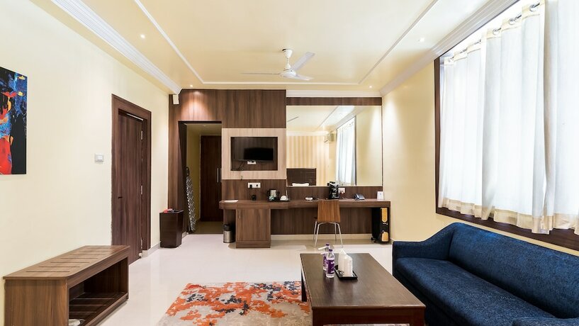 Imagen de la habitación del Hotel Niranjana. Foto 18