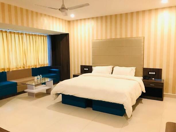 Imagen de la habitación del Hotel Niranjana. Foto 20