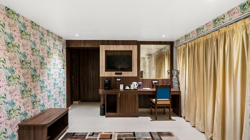 Imagen de la habitación del Hotel Niranjana. Foto 22
