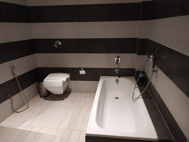 Imagen de la habitación del Hotel Niranjana. Foto 24