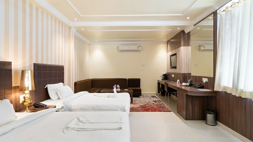 Imagen de la habitación del Hotel Niranjana. Foto 28