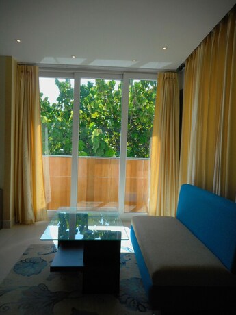 Imagen de la habitación del Hotel Niranjana. Foto 29