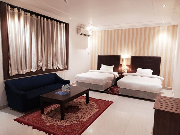 Imagen de la habitación del Hotel Niranjana. Foto 32