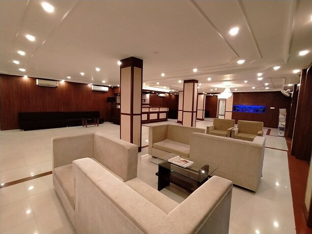 Imagen de los interiores del Hotel Niranjana. Foto 37