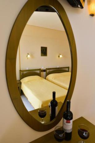 Imagen de la habitación del Hotel Niras. Foto 8